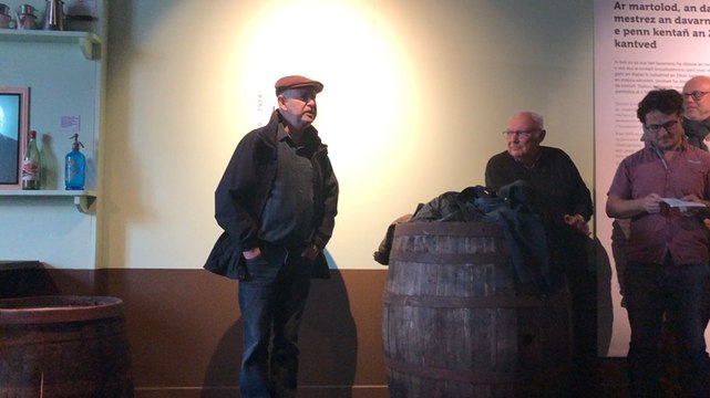 Visite de l’exposition en chansons...douarnenistes!