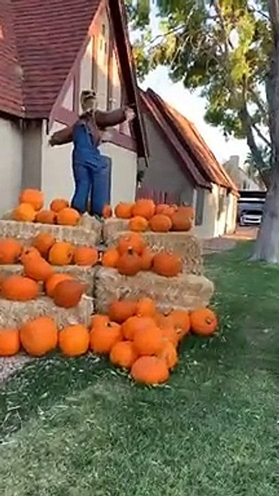 sherri_anne_in_wonderland IG live video outside Zak Bagans' The Haunted Museum