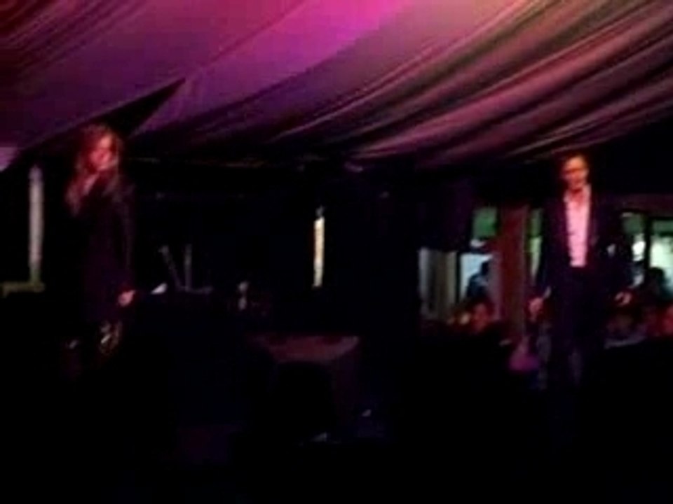 L'HYMNE A LA AMOUR 2502