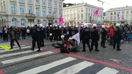 Extinction Rebellion : plusieurs membres interpellés Place des Palais à Bruxelles