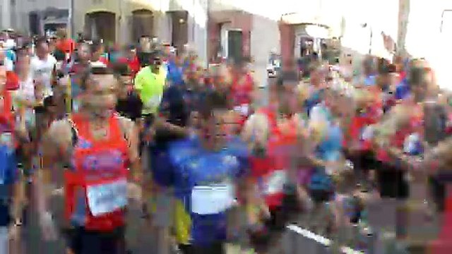 Le départ du tour pédestre de Saint-Just-Saint-Rambert