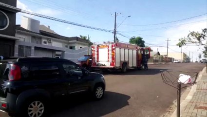 Download Video: Bombeiros são chamados até a Rua Londrina, no Bairro Country