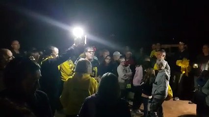 La gent es planta davant la porta de la presó dels Lledoners hores abans de la publicació de la sentència