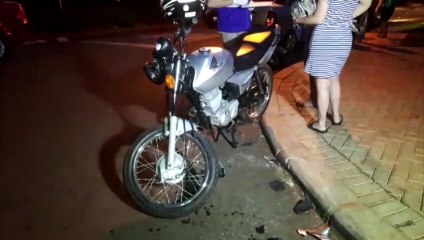 Acidente entre carro e moto é registrado em cruzamento no Bairro Santo Onofre