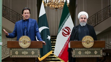 خان يبدأ جهود الوساطة بين طهران والرياض