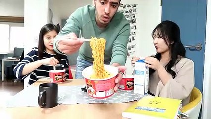 تحدي أخر وأخطر نودلز في العالم _ مع البنات الكوريات !!ر