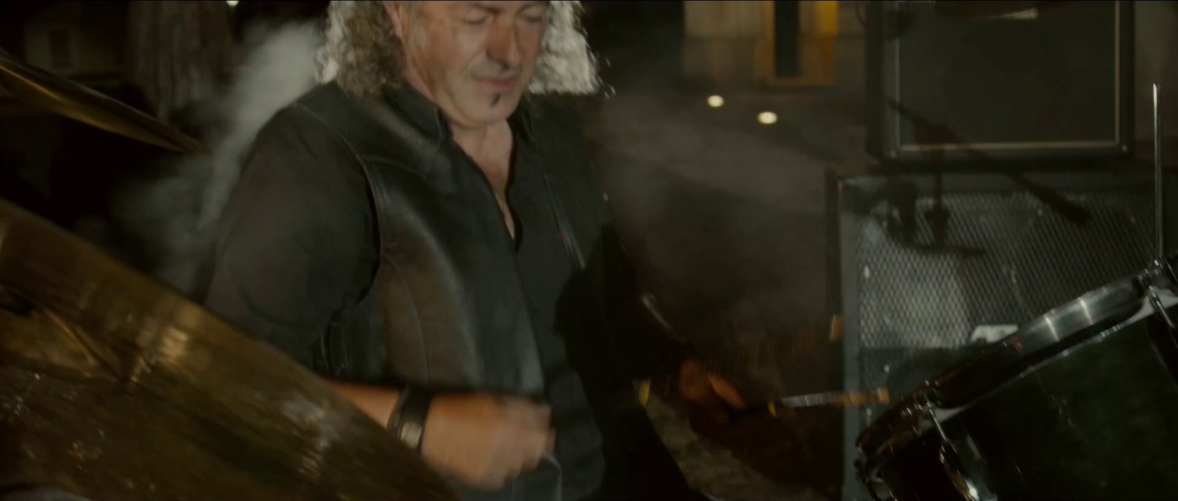 Phil Lyn le monde est sourd ( Clip Officiel )