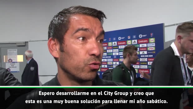 Van Bronckhorst: “No creo que pueda darle algún consejo a Guardiola”