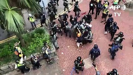 Enfrentamientos entre policías y manifestantes en Hong Kong