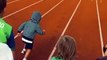 Hilarant : Course de saut de haies d'enfants de 5 ans - Athlétisme