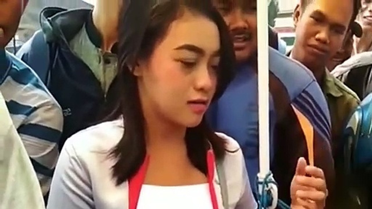 Cute Girl Whit Funny Boy, Must See!!