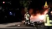 Cagliari, maxi incendio di rifiuti a Sant'Elia: fiamme vicine alle auto | Notizie.it