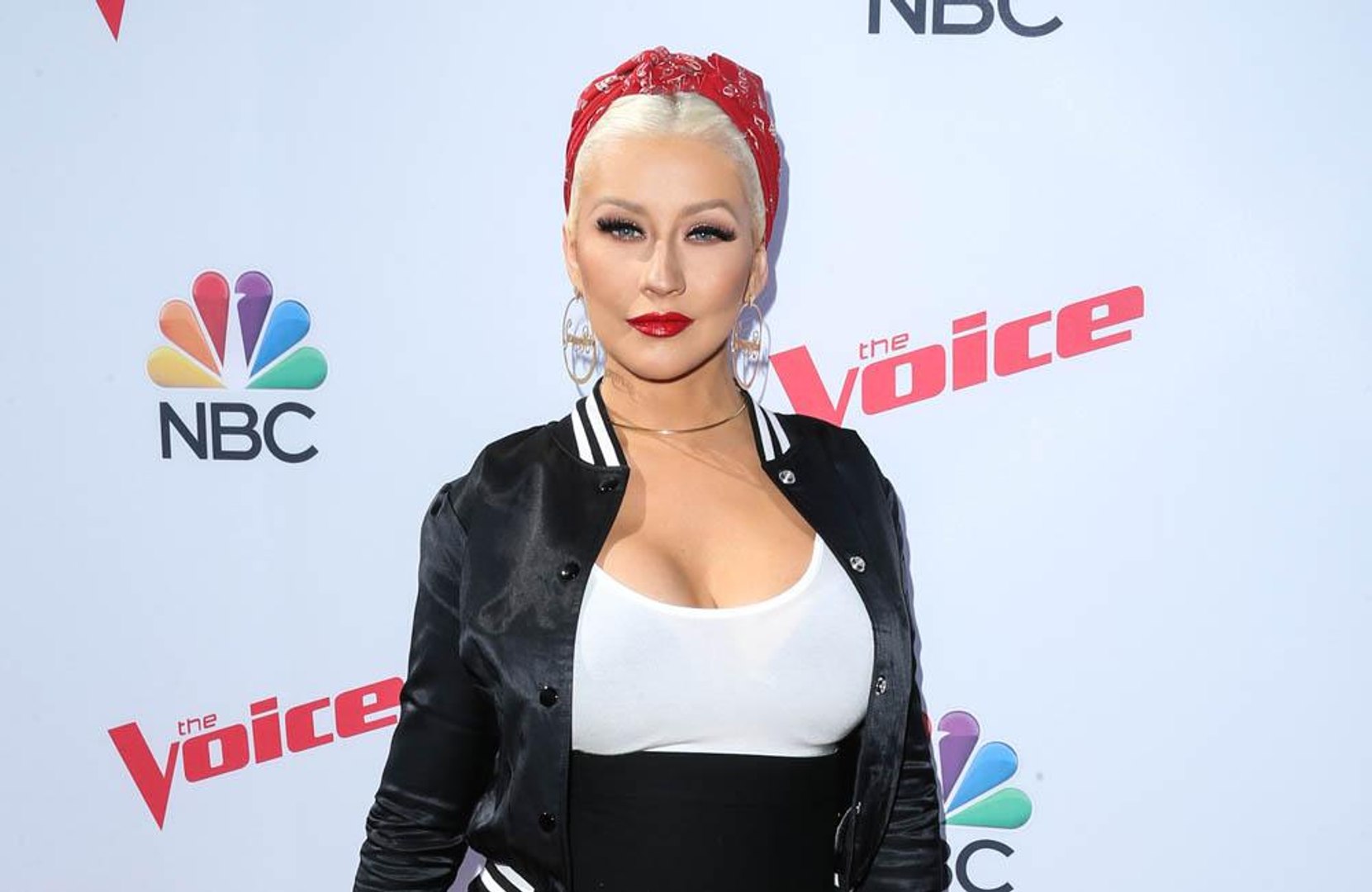 ⁣Christina Aguilera: The music industry is full of wolves