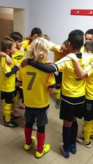 Les U10 chantent après leur victoire face à Gignac