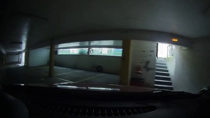 142. en marche arriere ou tourner le volant pour aller a droite