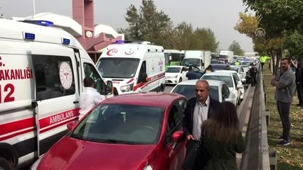 Kırmızı ışıkta duramayan sürücü zincirleme kazaya neden oldu