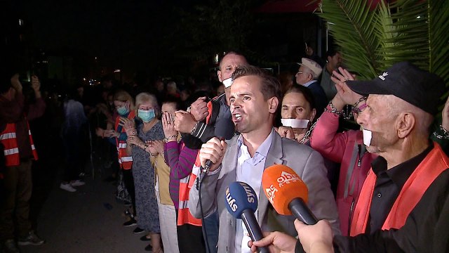 Nuk pengohet qarkullimi/ Protesta për unazën e re zhvillohet anës rrugës
