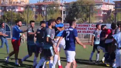 Bitiş düdüğü ile saha savaş alanına döndü