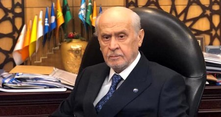 Tedavisinin ardından MHP Genel Merkezi'ne gelen Bahçeli'den "Görevimin başındayım" pozu