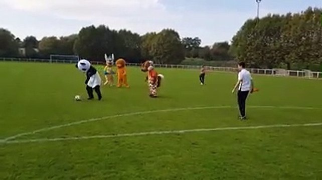 Vrai Foot Day : extrait du match des mascottes