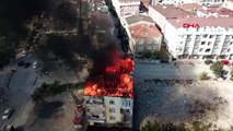 Esenyurt'ta 4 katlı binanın çatısı alev alev yanıyor havadan aktüel görüntüler