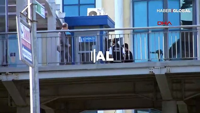 Metrobüste iğrenç olay! Genç kız çığlık atınca yakalandı