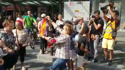 Brutal agresión en Tarragona a una mujer con la bandera de España