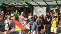 Salvaje agresión a una mujer con una bandera de España