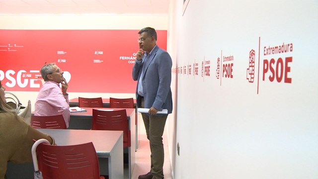 Portavoz del PSOE extremeño en rueda de prensa