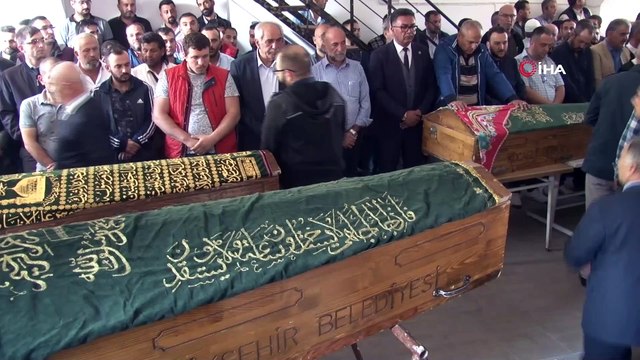 Bolu'daki feci kazada hayatını 3 kişilik aile yan yana defnedildi