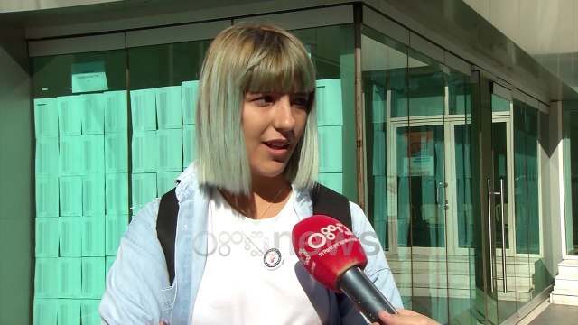 Ora News - Studentët e nisin vitin me protesta: Të rrëzohet ligji i arsimit të lartë