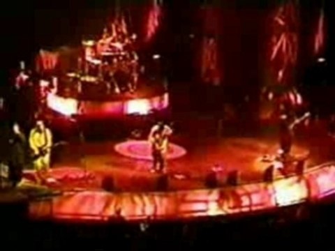 Korn - Falling Away From Me (New Jersey 04-01-00)