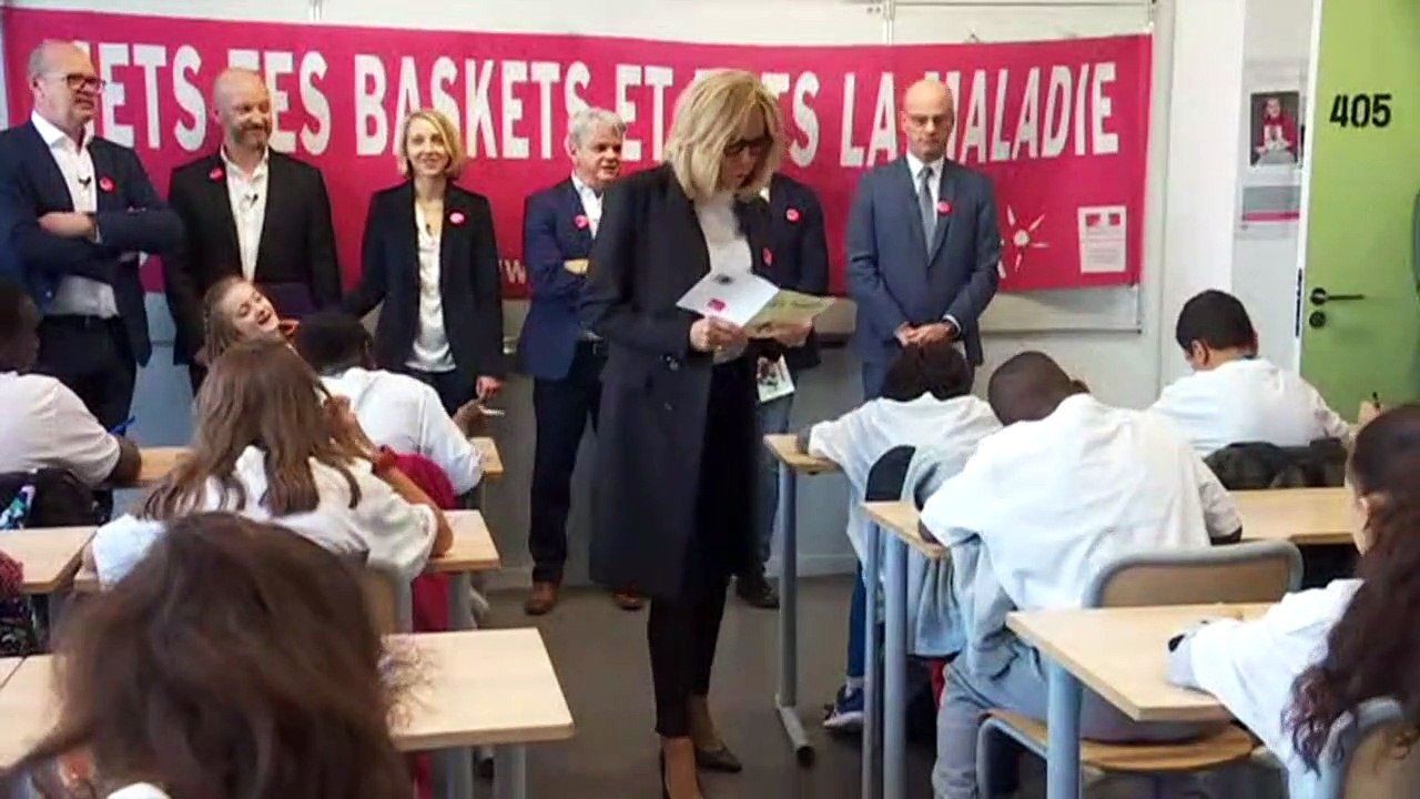 Frau Macron bittet zum Diktat