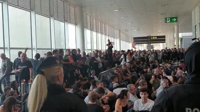 Sentada en el Aeropuerto de Barcelona contra la sentencia del 'procés'
