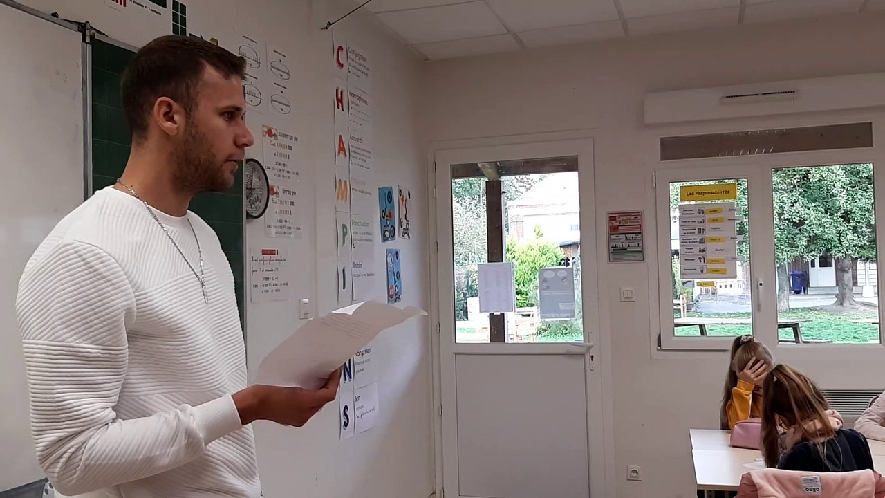 Le milieu de terrain de l'Amiens SC, Alexis Blin a lu la dictée ELA aux enfants de l'école Saint Jean d'Amiens