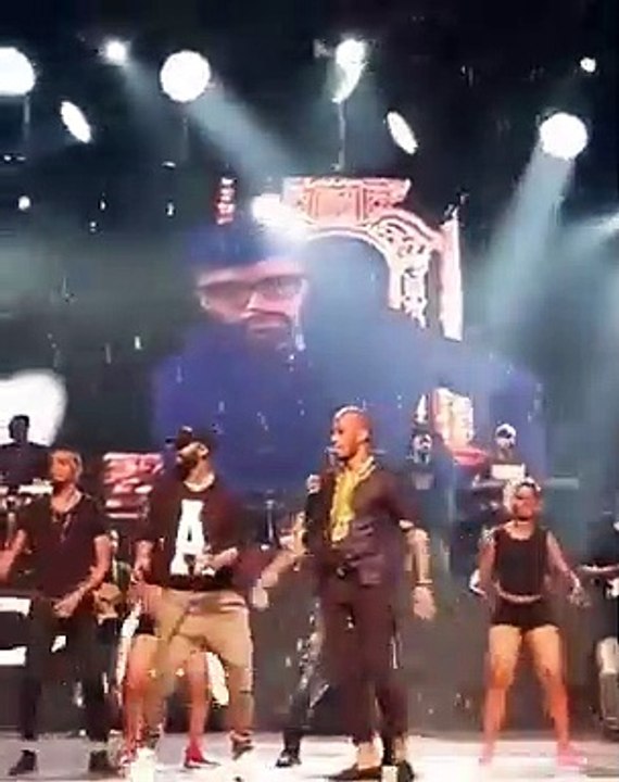 Didier Drogba fait le show, des pas de danse endiablés qui vont vous donner l'envie de danser