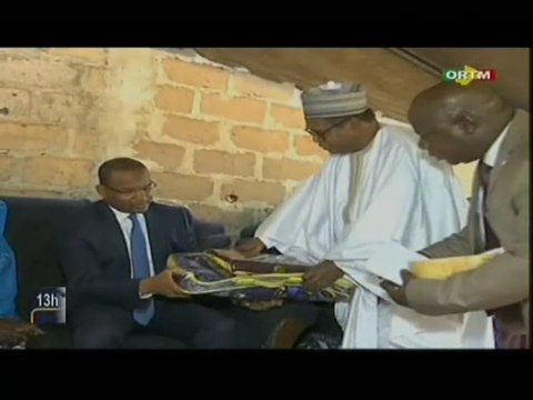 ORTM/Le premier Ministre Boubou Cissé rend visite à la Vice doyenne du district de Bamako