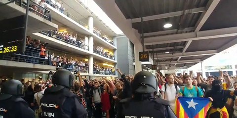Cant dels Segadors a l'aeroport de Barcelona