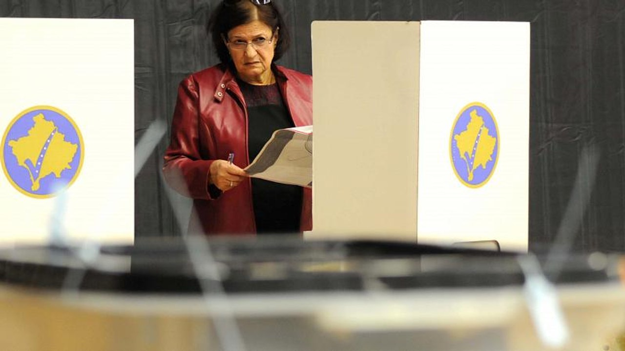 Büdös szavazóurnáktól lettek rosszul a koszovói szavazatszámlálók