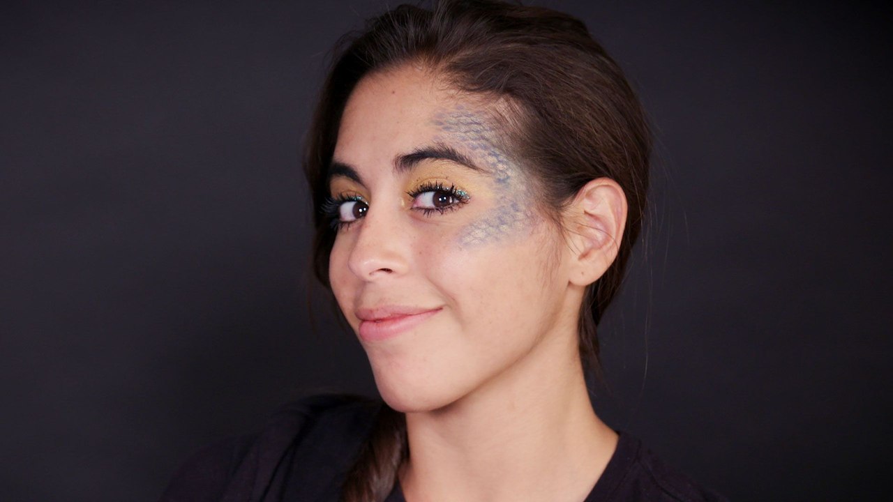This Average Girl Tries 8 Viral Halloween Makeu...