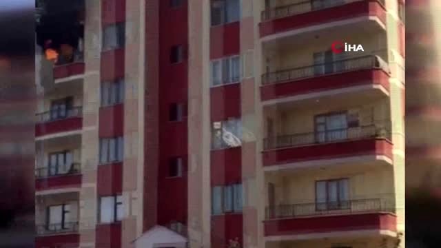 Apartmanda korkutan yangın: 7 kişi dumandan etkilendi