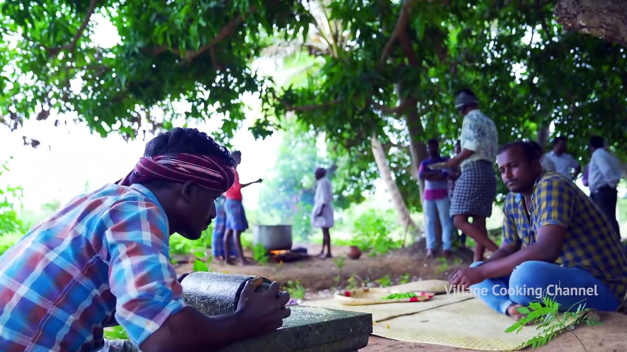 BIG MUTTON LEGS - Cooking Traditional Full Mutton Leg Gravy in Village - Full Goat Leg Piece Recipe