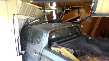 Yoldan 100 metre uzaklıktaki eve kamyonetiyle girdi