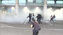 Cargas de la Policía Nacional en El Prat para disolver a los manifestantes