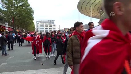 Fransa-Türkiye maçına doğru - Türk taraftarların coşkulu bekleyişi (2)
