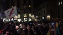 Canto del himno de Catalunya durante la concentración de ANC y Òmnium