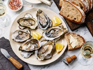 How to Eat Raw Oysters in Public with Confidence