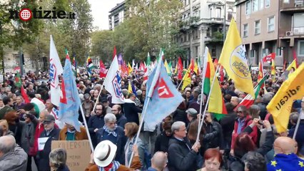 Download Video: Milano, manifestazione pro curdi al consolato turco: bruciato il volto di Erdogan | Notizie.it