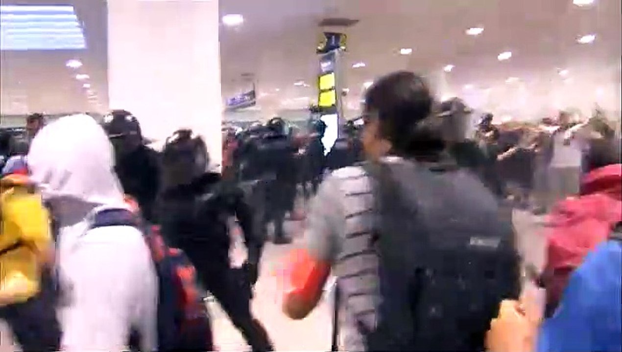 Las protestas contra la sentencia del procés colapsan El Prat