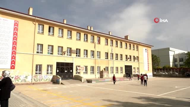 Başkent'in dört bir yanında ilaçlama çalışmalarına aralıksız devam ediliyor